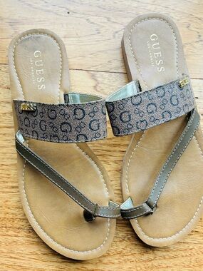 Guess Tan Brown Logo-Print Thong Sandals gold hardware 6.5
